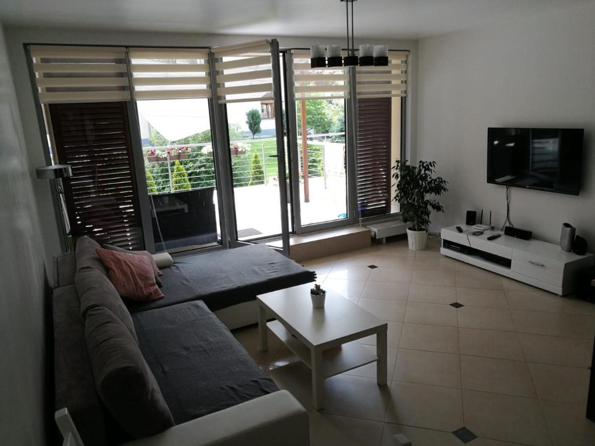 Apartament Zeta Park Centrum อุสทรอน ภายนอก รูปภาพ